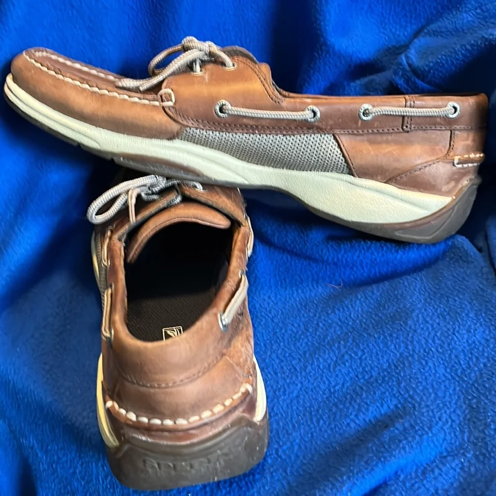 Sperry men’s top